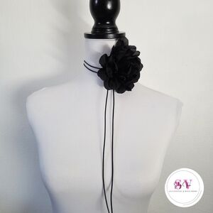 Black flower choker necklace